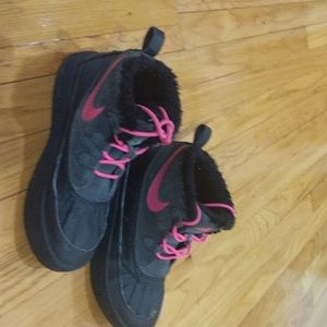 Youth size 5 kids Nike boots
